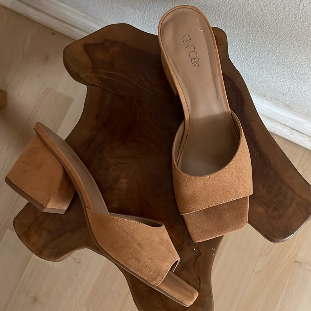 Abound Women's Tan Block Heel Mules Size 8.5